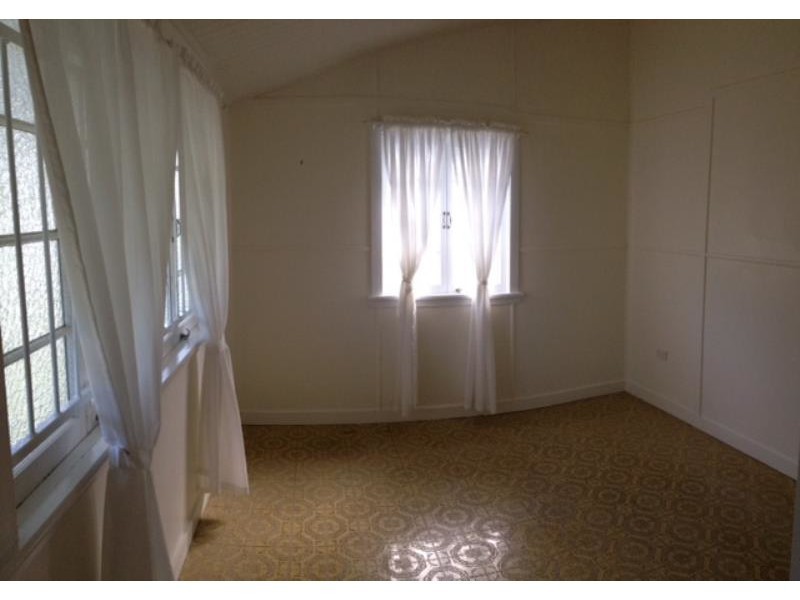 140 Earl Street, Berserker QLD 4701